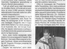 Il M° Ruffolo con la sua fisarmonica in occasione del premio "Città di Capistrello", in una foto riportata su Strumenti e Musica del Settembre 2001.